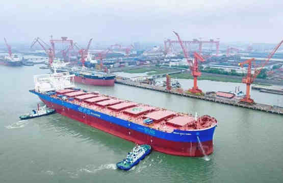 外高桥造船交付一艘209,000吨LNG双燃料散货船